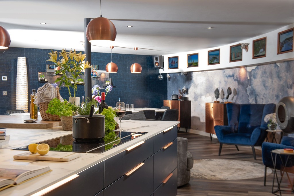 retreat kitchen lounge